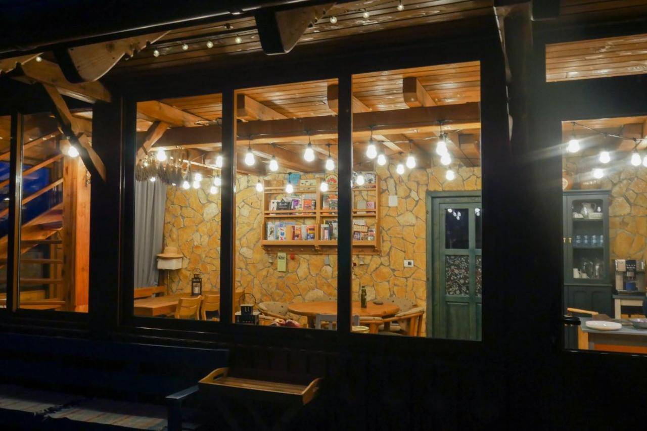 Rose Hip Hill Farm Acomodação com café da manhã Valea Tirnei Exterior foto
